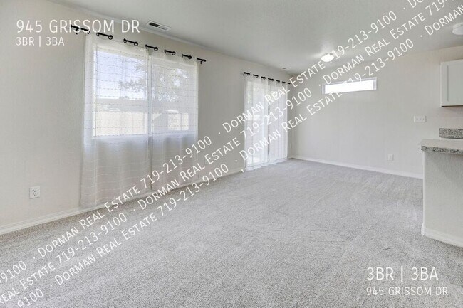 Building Photo - 945 Grissom Dr.