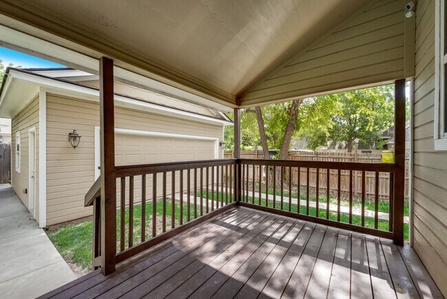 Building Photo - AVAILABLE NOW 4 BEDROOM 2.5 BATH HOME IN A...