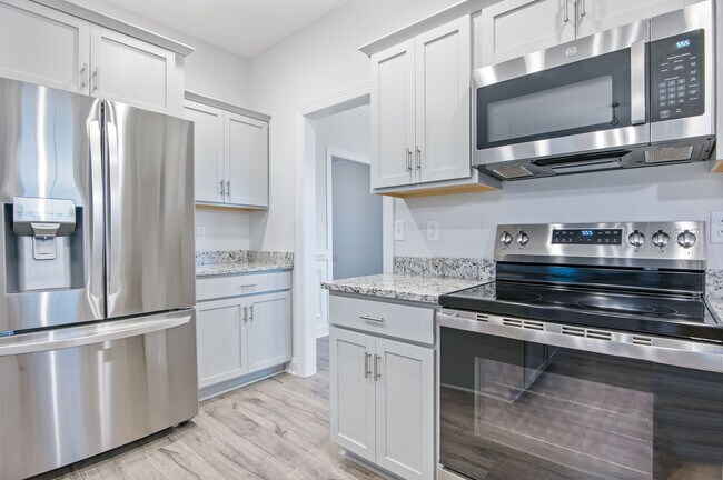 Building Photo - 917 Uplands Ln
