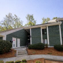 Building Photo - 1512 Benjamin Pkwy