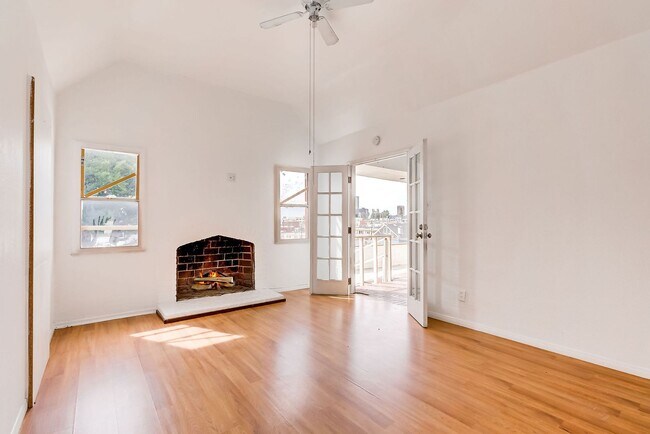 Building Photo - 288 S Coronado St