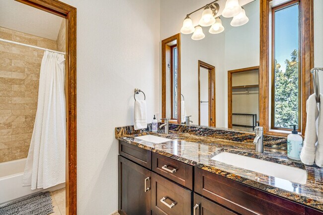 Building Photo - 320 E Gunnison Ave