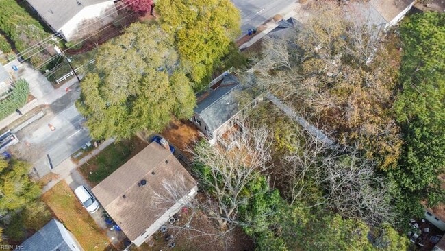 Building Photo - 1325 W Little Creek Rd