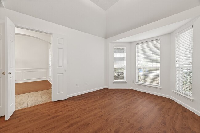 Building Photo - 2015 Waverly Glend Dr