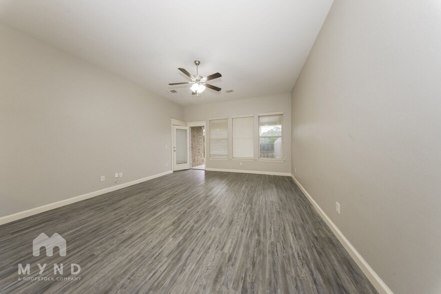 Building Photo - 1013 Merlin Dr