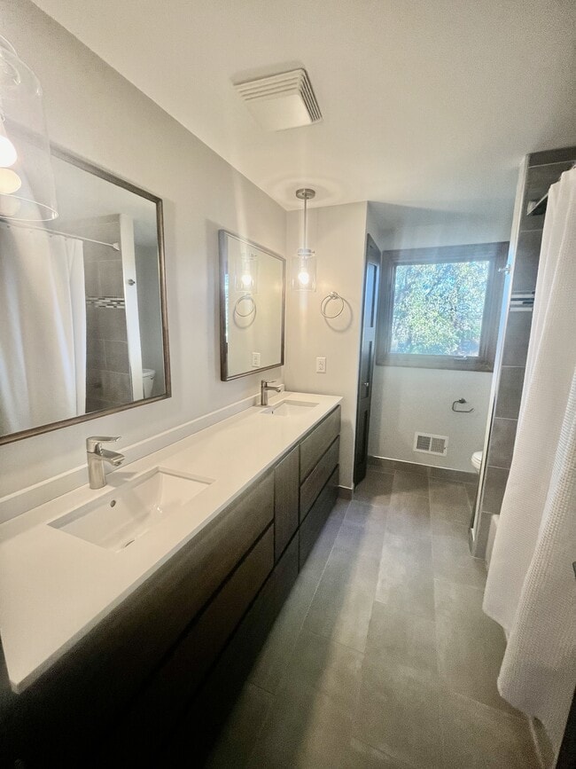 Building Photo - 5160 Orchard Crest