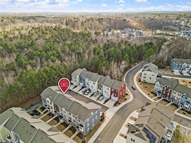 Building Photo - Newer Construction 3 Story Condo!