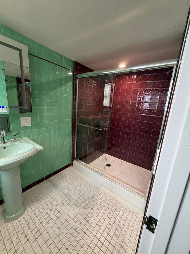 Building Photo - Gorgeous 3 bedroom house with amazing views and huge garden