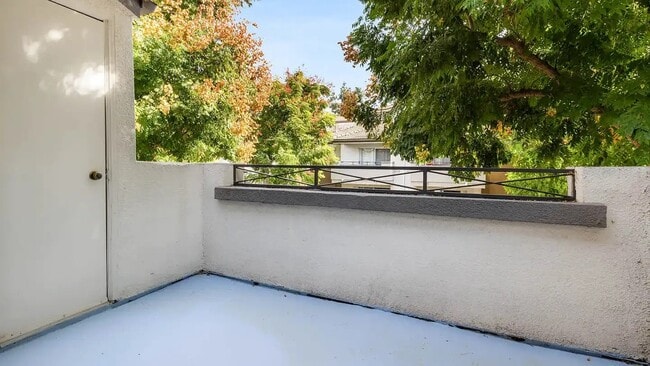 Building Photo - 23516 Magic Mountain Pkwy