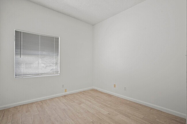 Building Photo - 408 Irondale Dr