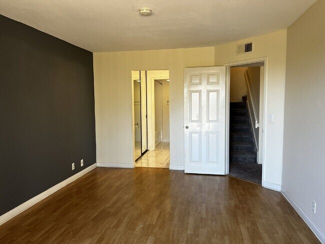 Building Photo - 3036 Avenida Christina