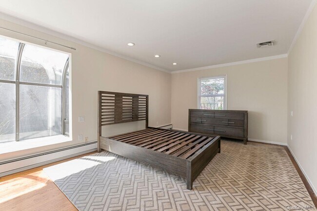 Building Photo - 49 Harborview W