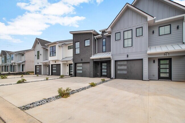 Building Photo - 725 Hornbuckle Rd