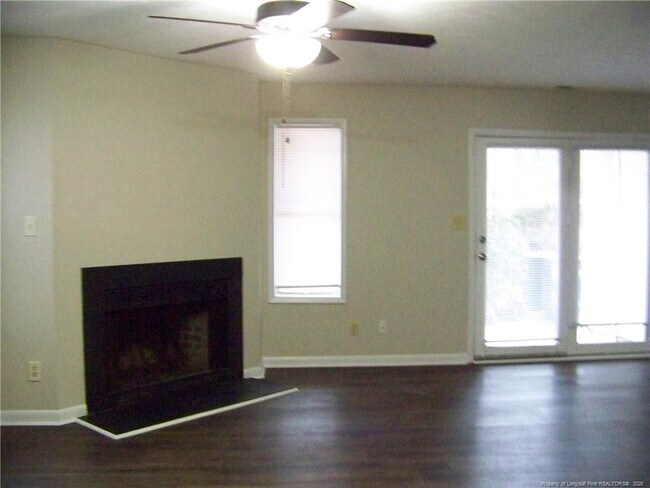 Building Photo - 663 Bartons Landing Pl