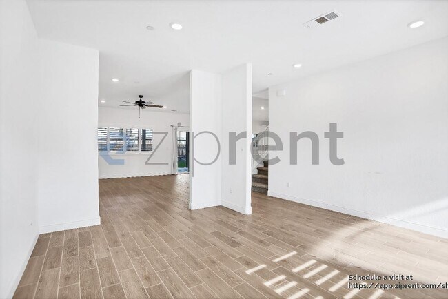 Building Photo - 823 Blue Oak Lane W