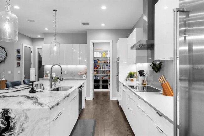 Building Photo - 3624 S Gardenia Ave