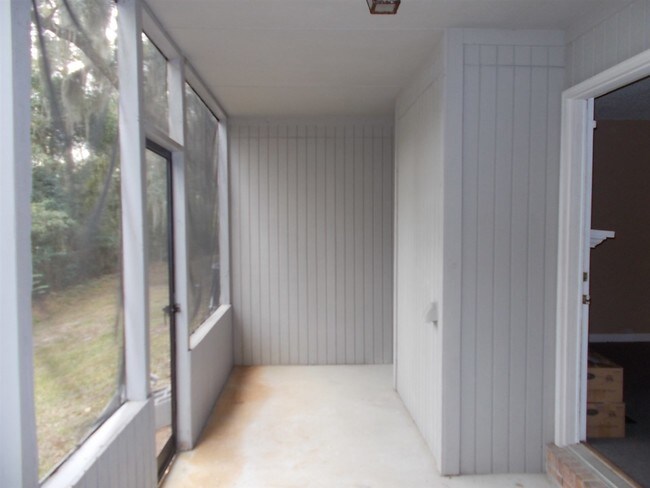 Building Photo - 1103 Greentree Ct