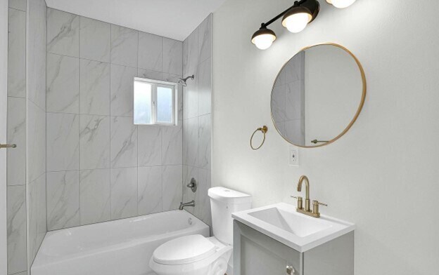 Building Photo - Newly Renovated 2 Bedroom, 1 Bath, with St...
