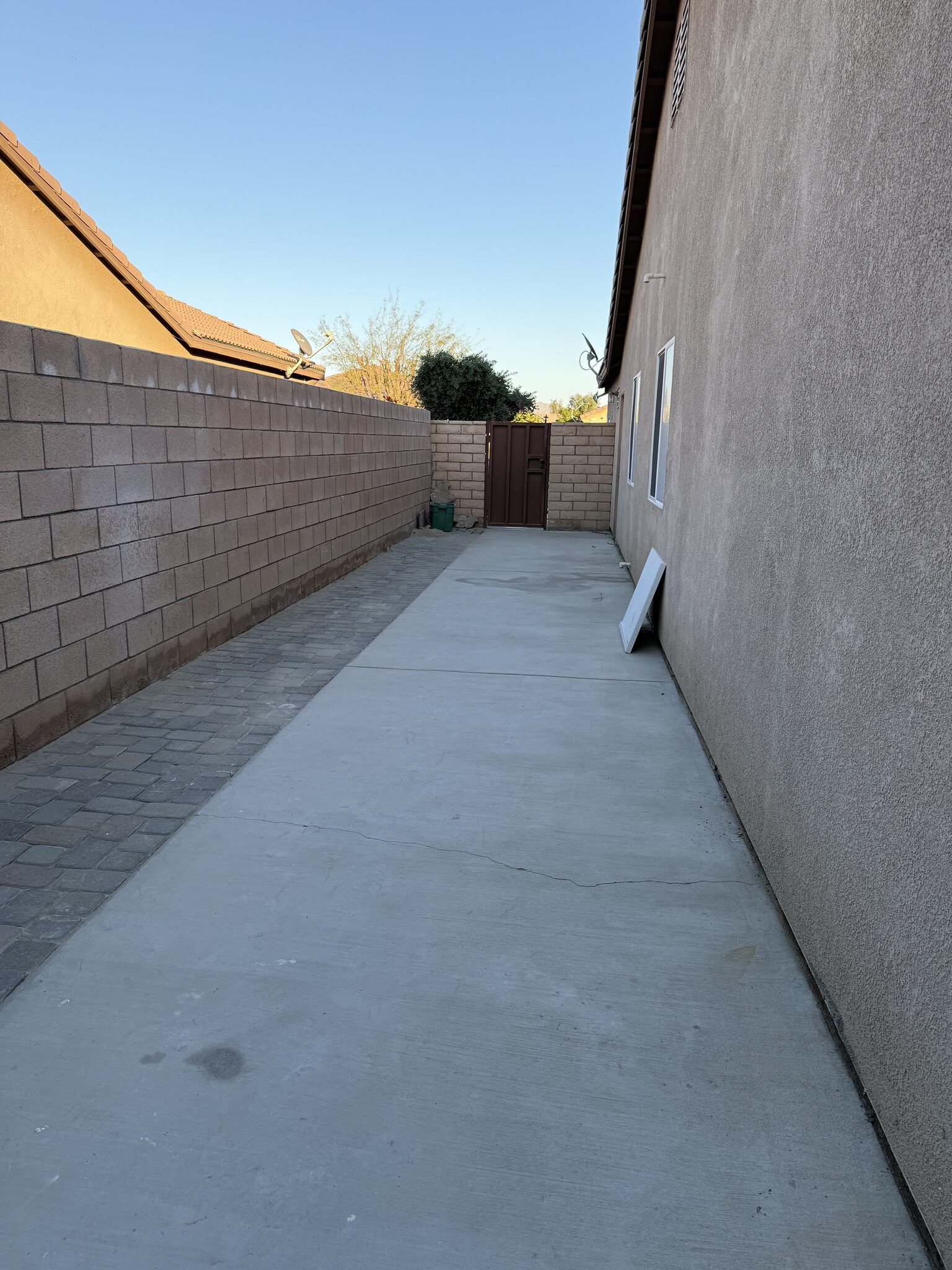 Entry way to back house - 48609 Camino Maya