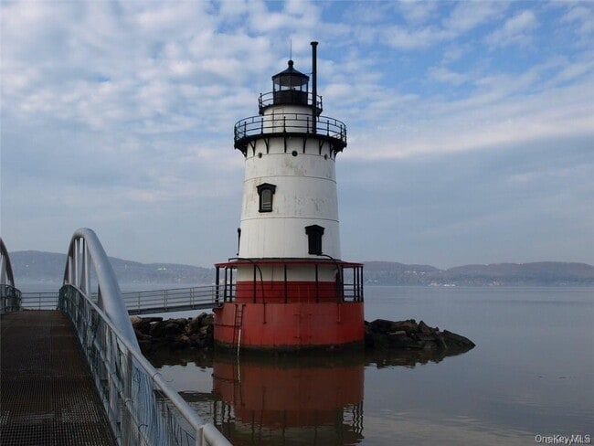 Building Photo - 46 Hemlock Dr