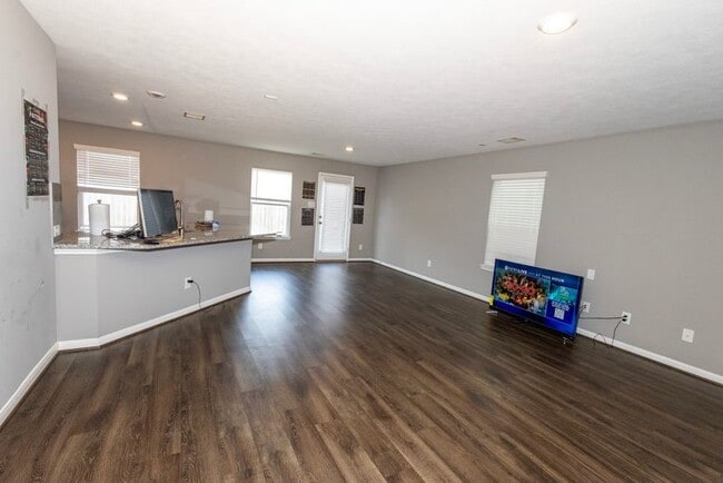 Building Photo - 8932 Hollister Commons Ln