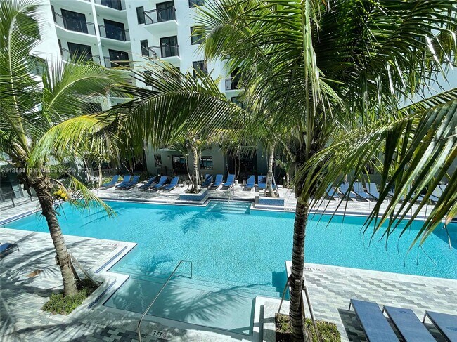 Building Photo - 401 Hialeah Dr