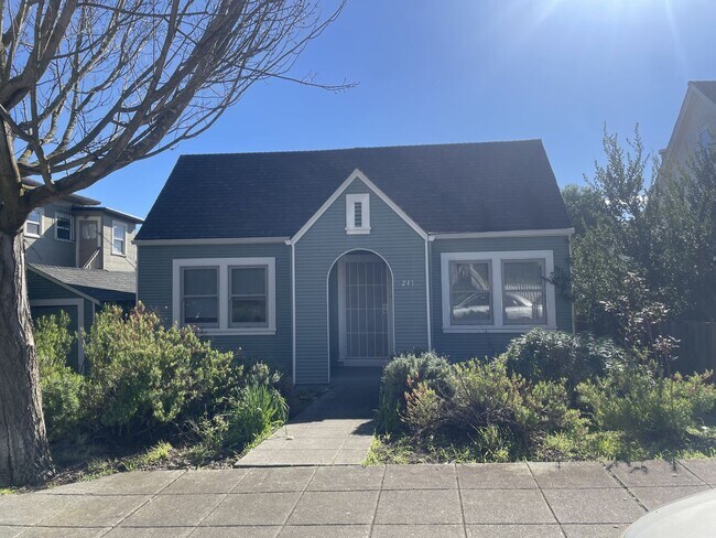 Primary Photo - Charming Vintage 2 Bedroom 1 Bathroom Home