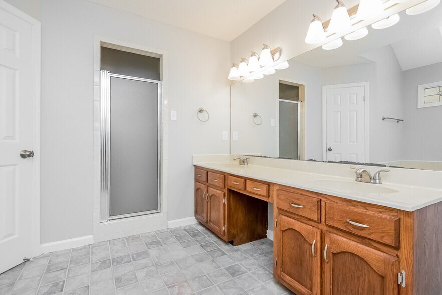 Building Photo - 2080 Beckenham Cove