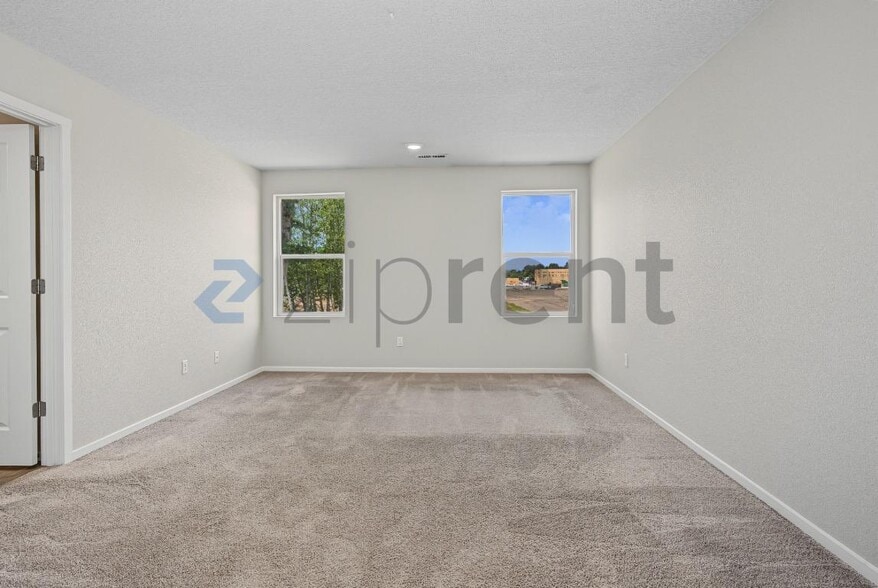 Building Photo - Unit