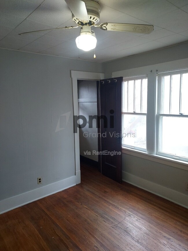 Building Photo - 2143 E Wood St