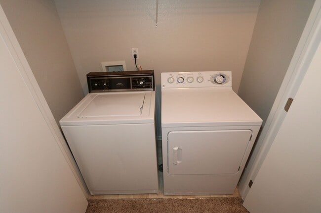 Building Photo - Great 2bd/2.5ba, 1306sf Townhouse with A/C in Fountain, CO, near Ft Carson!