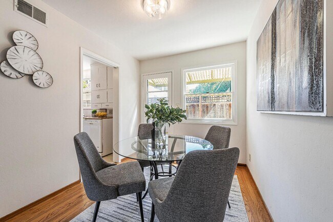 Building Photo - 1994 Menalto Ave