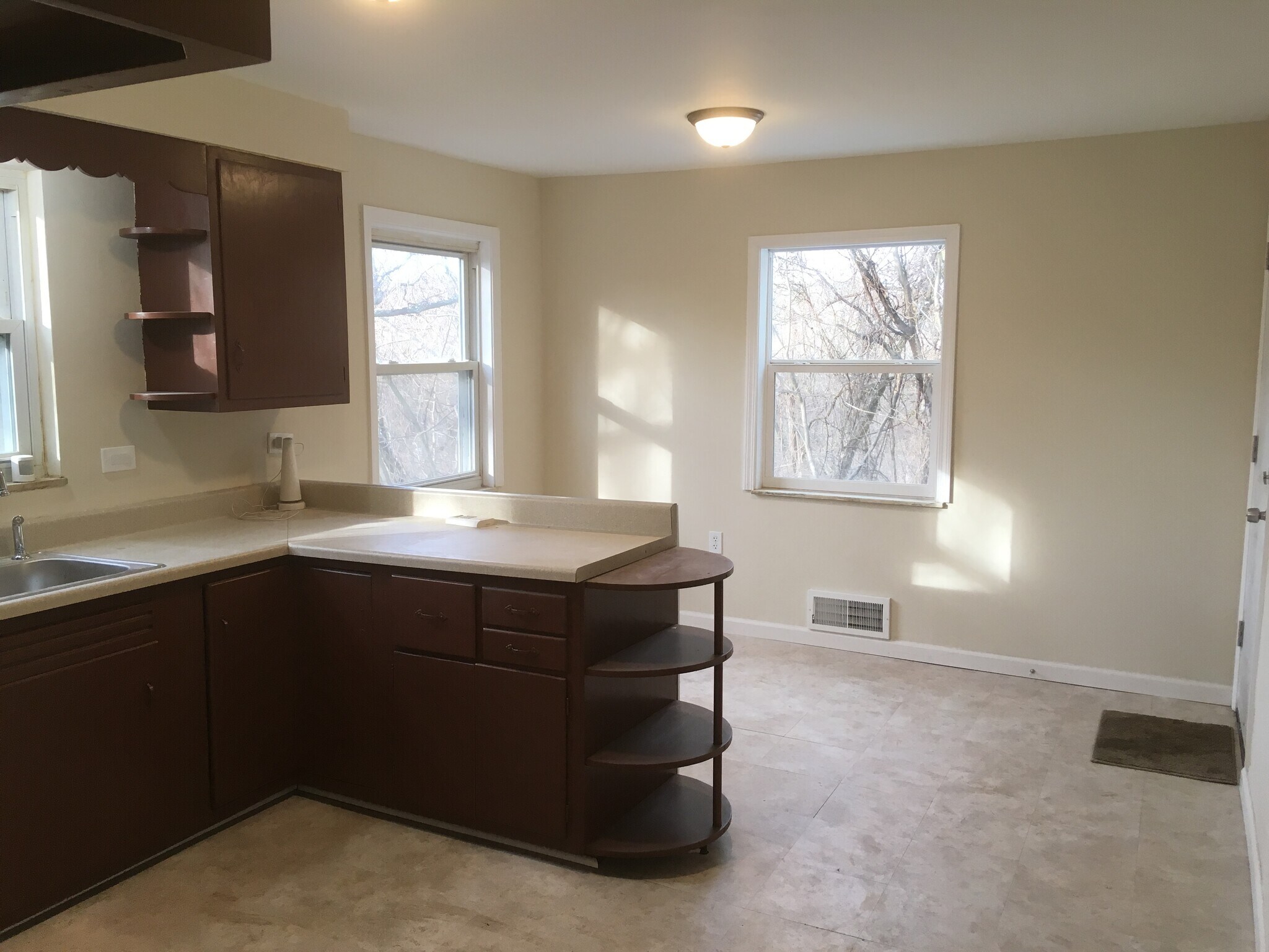 Building Photo - 4561 Mt Troy Rd