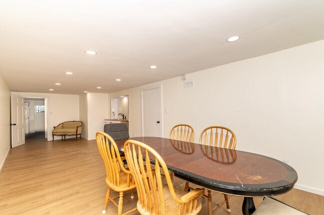 Building Photo - 1800 Lark Ln