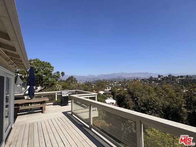 Building Photo - 2258 Moreno Dr