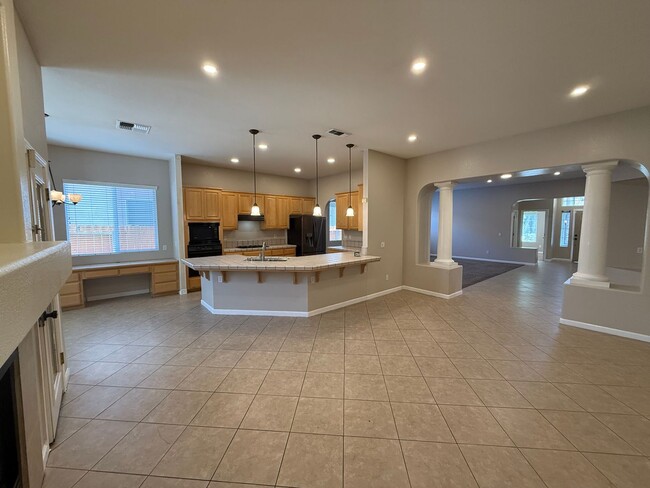 Building Photo - 4-bedroom single story in Sylvan School District!