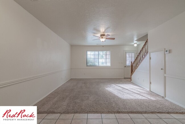 Building Photo - Charming 2 Bedroom Townhome
