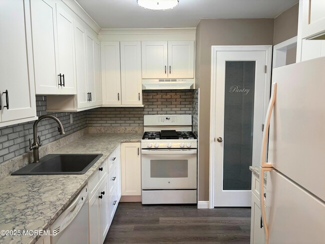 Building Photo - 61 Lenape Trail