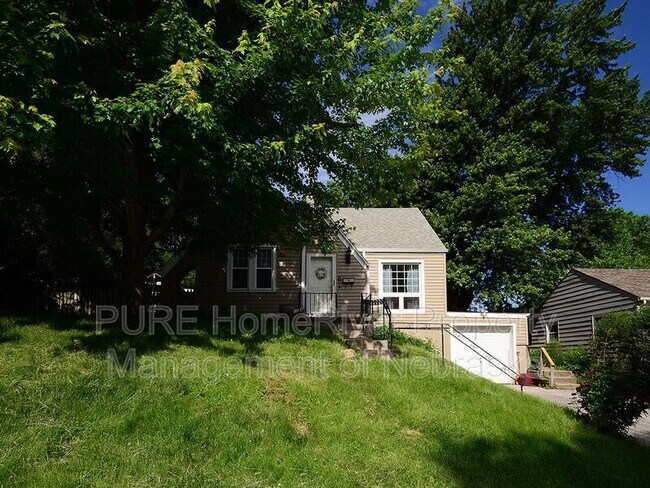 Building Photo - 2108 S 46th St