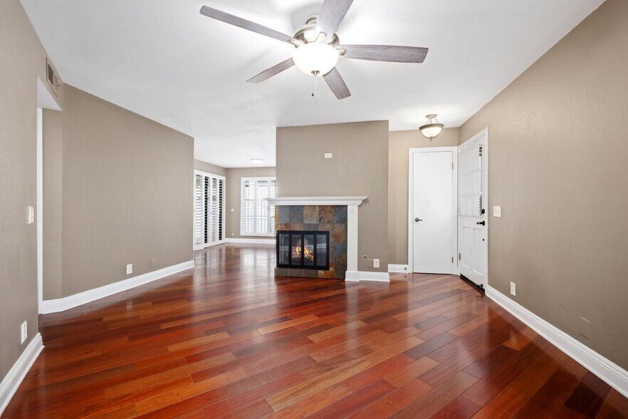 Building Photo - 7 Oak Spring Ln