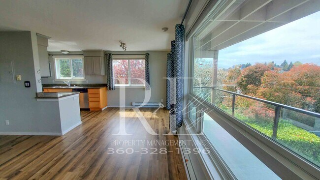 Building Photo - Modern Manette 1BR Condo with Private Pati...