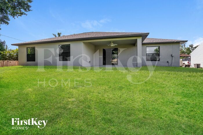 Building Photo - 18536 Spruce Dr W