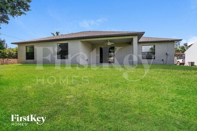 Building Photo - 18536 Spruce Dr W
