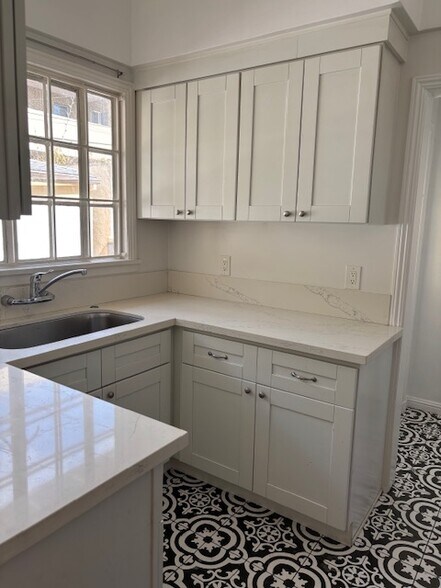 703 - 703 Lorraine Blvd