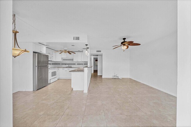 Building Photo - 2049 Hythe A