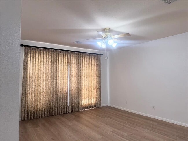 Building Photo - 9501 Aire Libre Dr