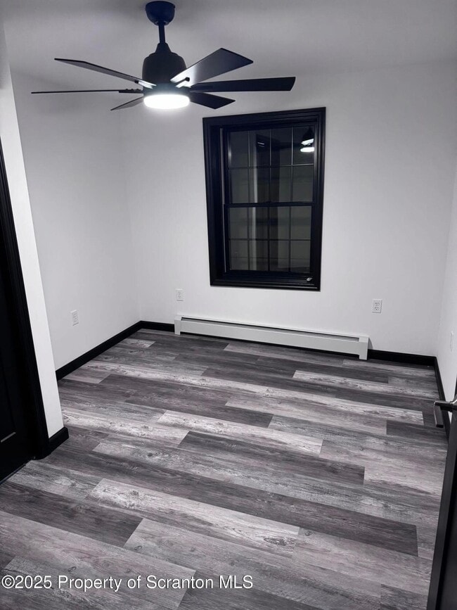 Building Photo - 901 S Valley Ave