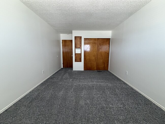 Building Photo - 15176 Oakwood Ln