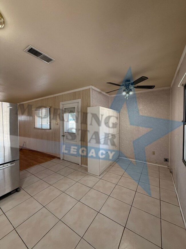 Building Photo - Cute 3-Bedroom with Large Backyard!