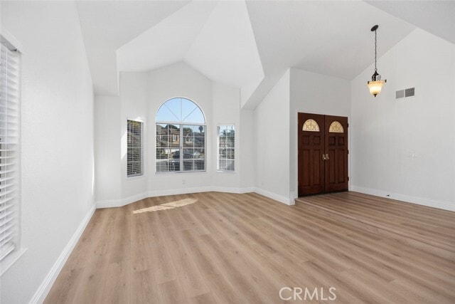 Building Photo - 2 Crystalglen